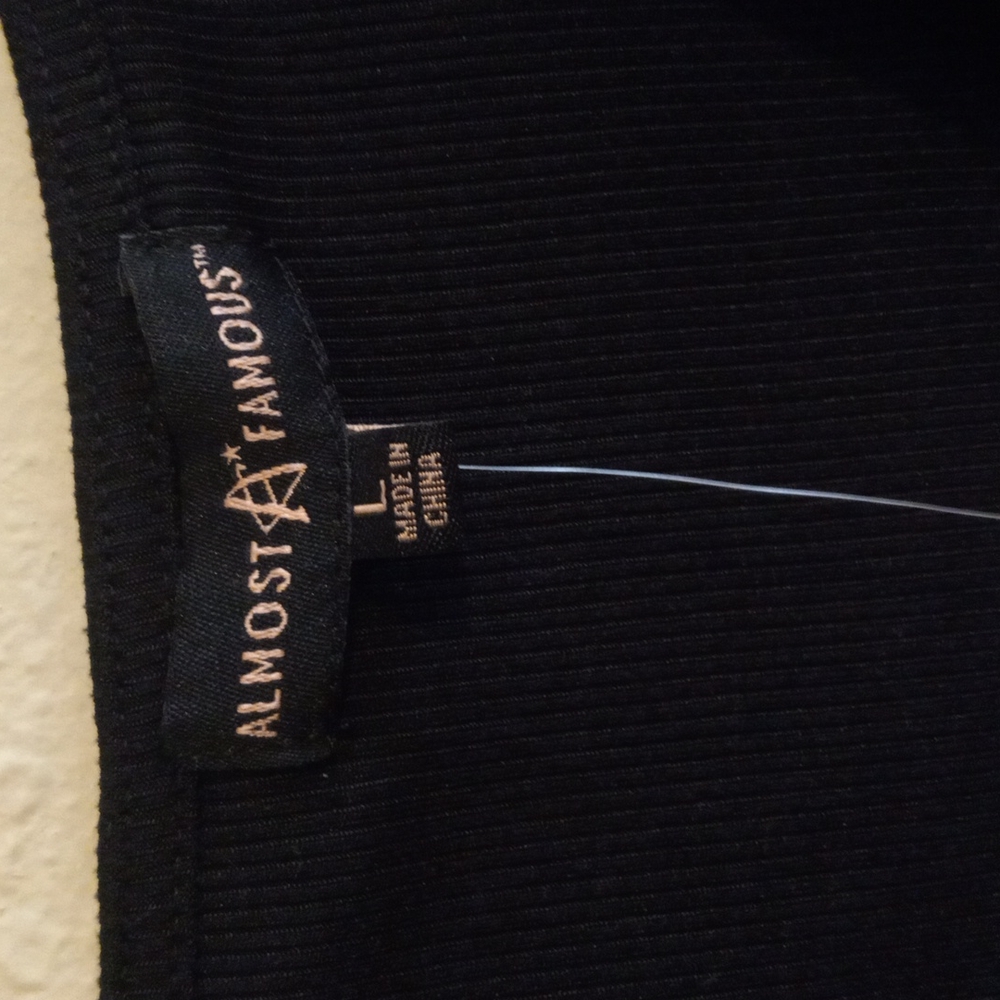 Almost Famous Crop tops long sleeve Size L Color Black - Picture 4 of 5